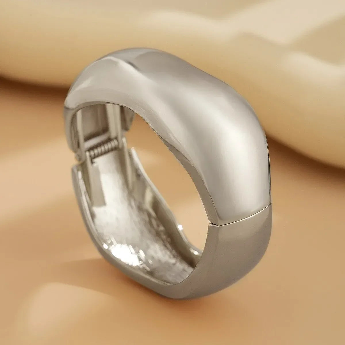 Vintage Geometric Metal Cuff Bangle - Lumière