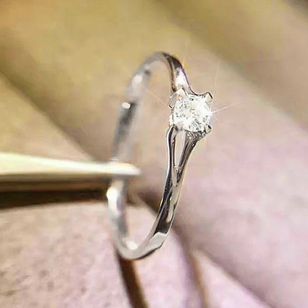 Minimalist Cubic Zirconia Wedding Ring - Lumière